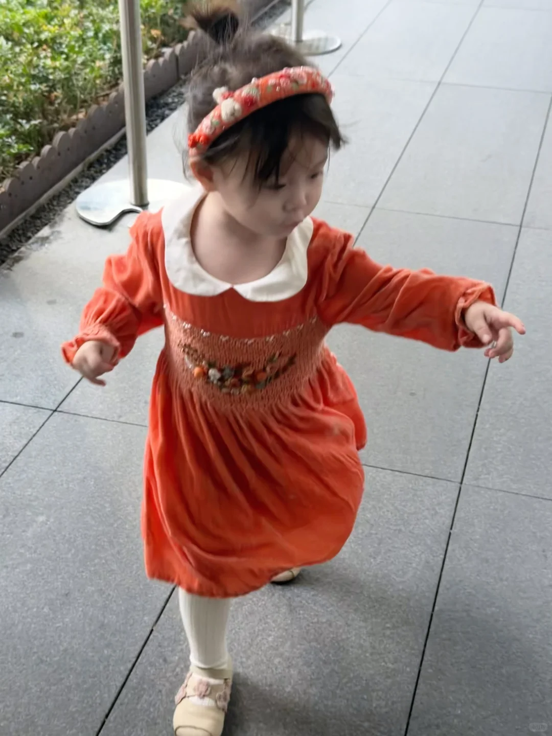 女鹅ootd 小女孩穿上桔裙子有多漂亮✨
