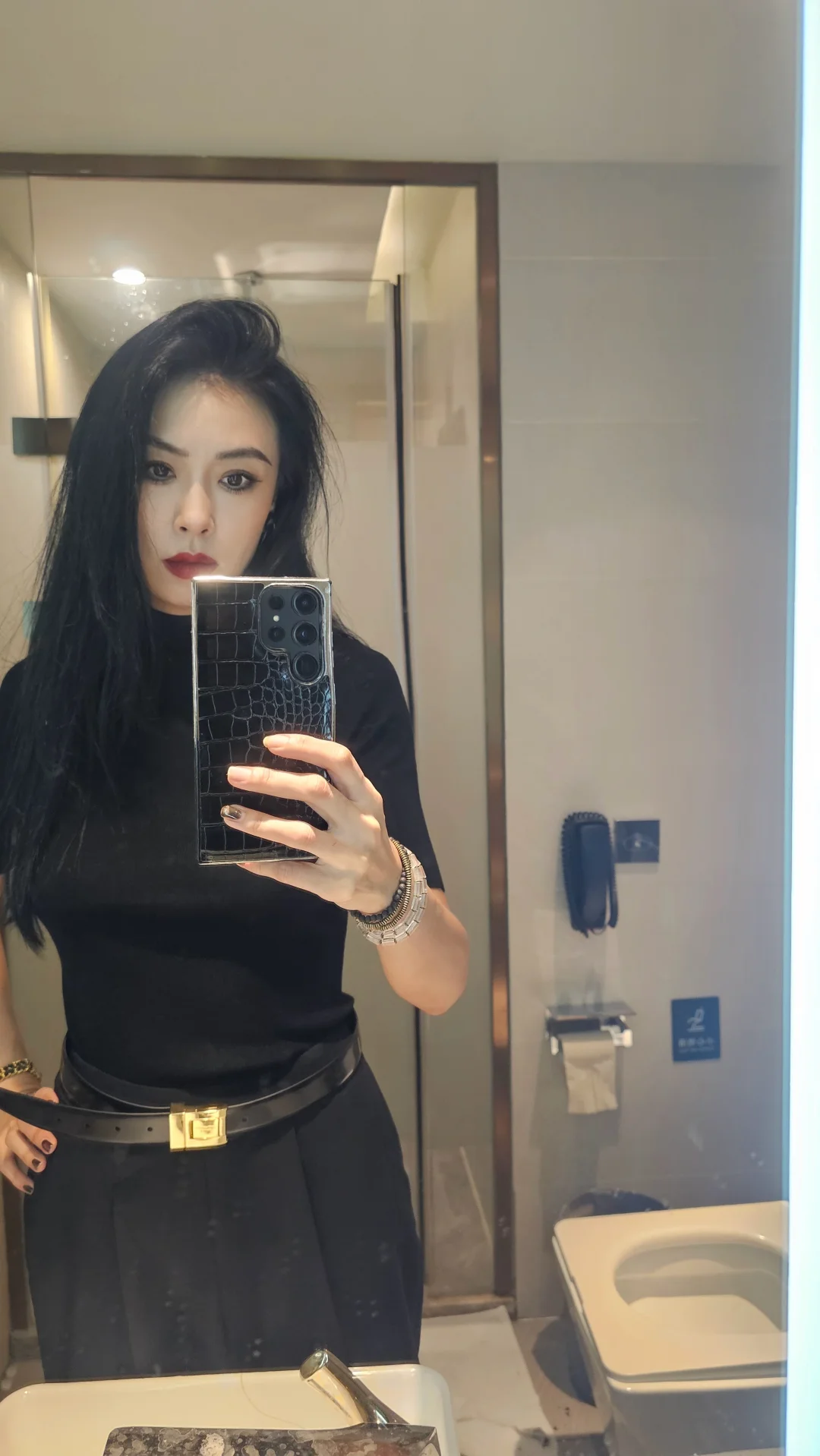 黑发红唇、御姐风、自拍🤳库存