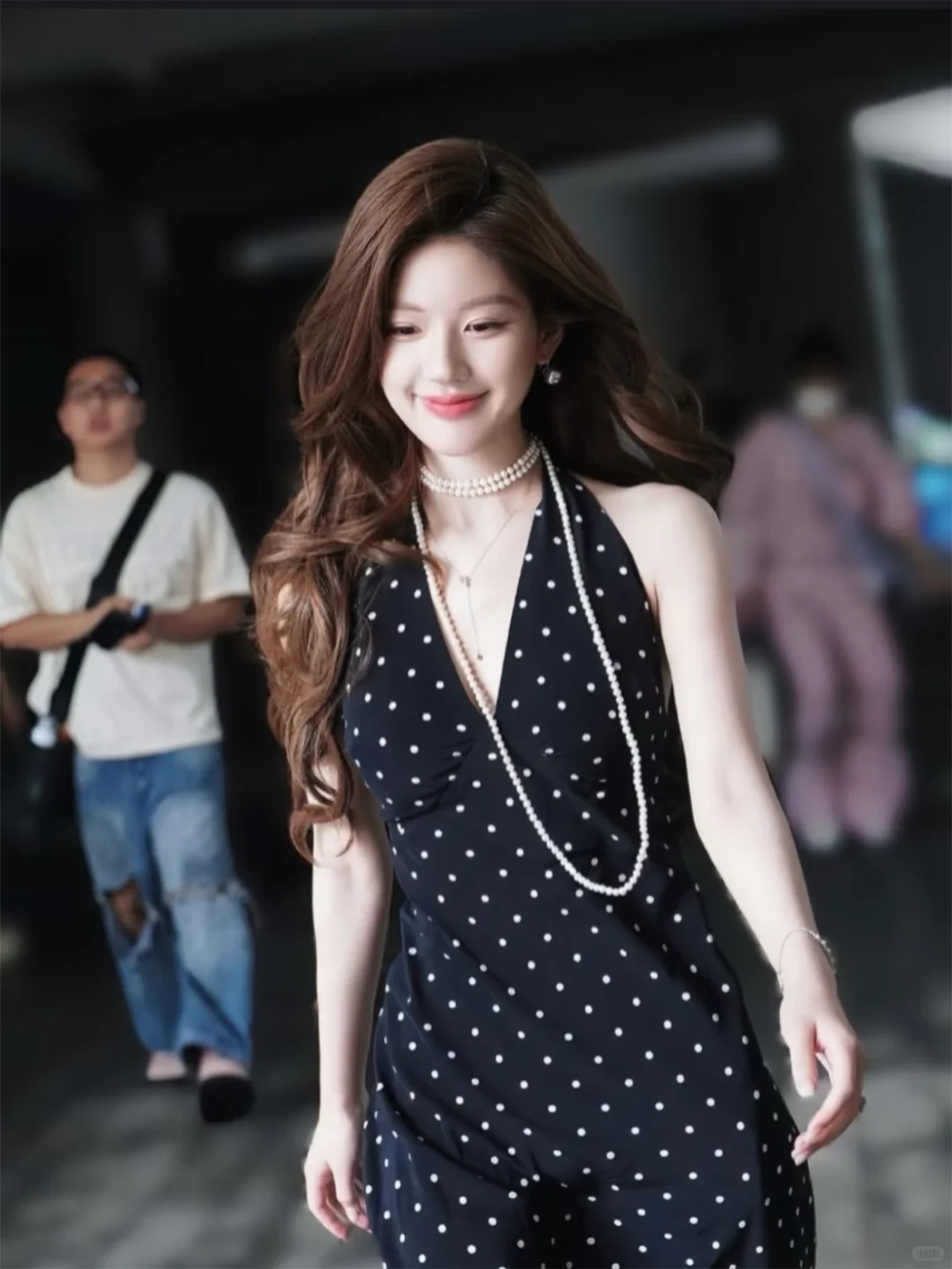 许妍就是行走的戴珍珠的女孩～珍珠系美女