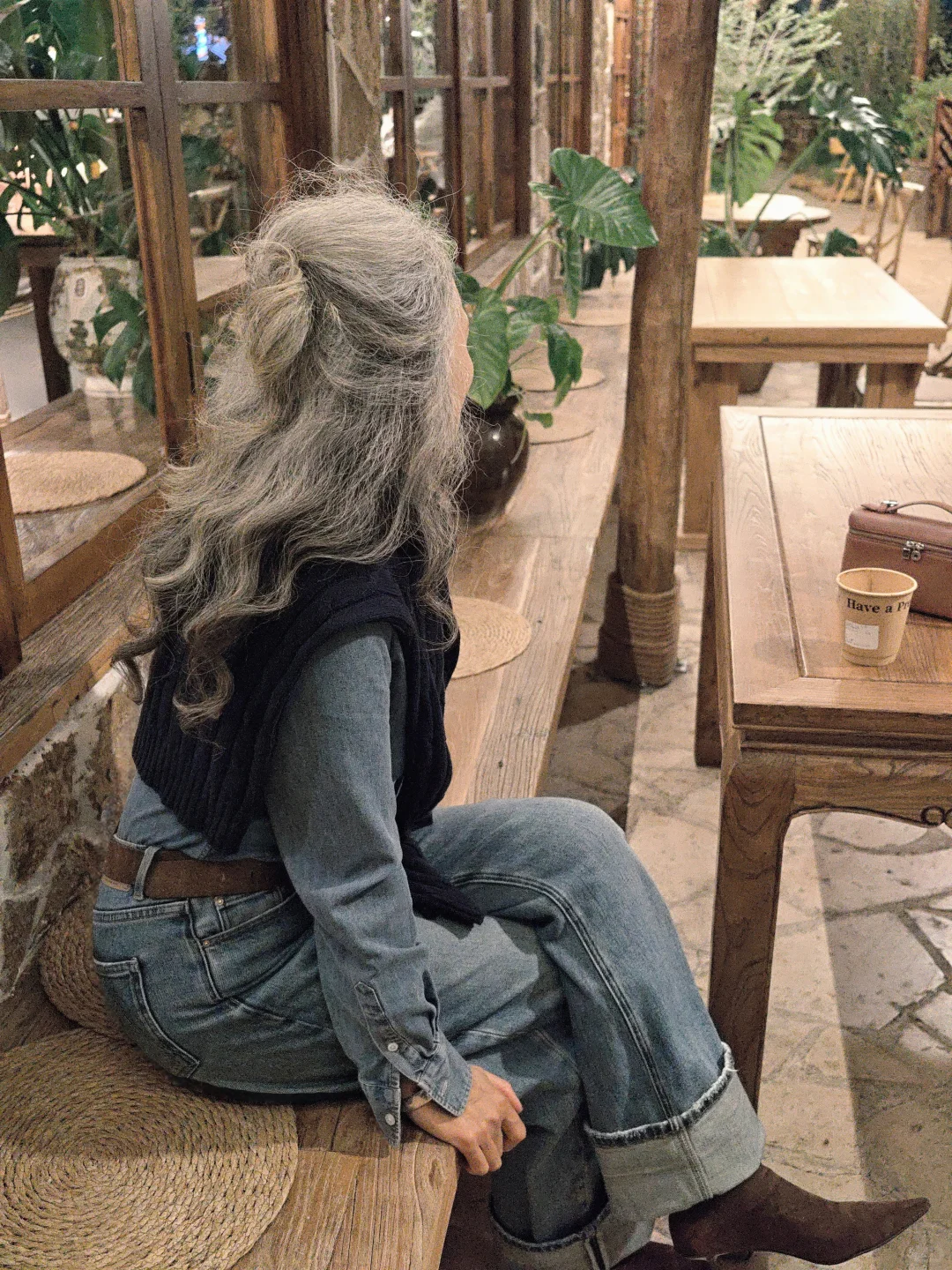 58岁卸下“显年轻”的KPI，真好