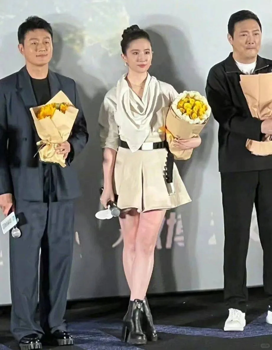 刘亦菲的健康美：引领新风尚，挑战“畸形审