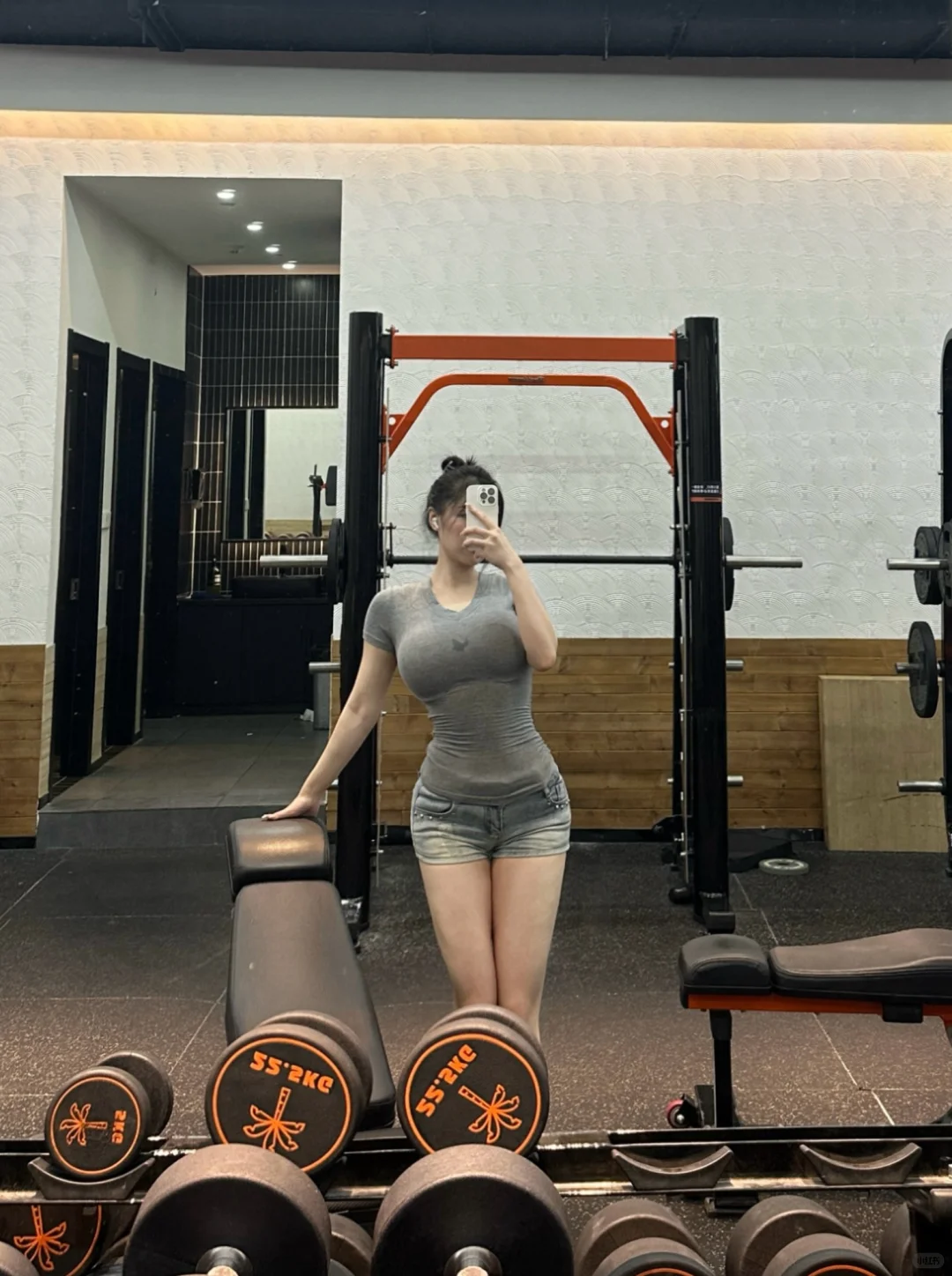 听说穿灰色更显大？