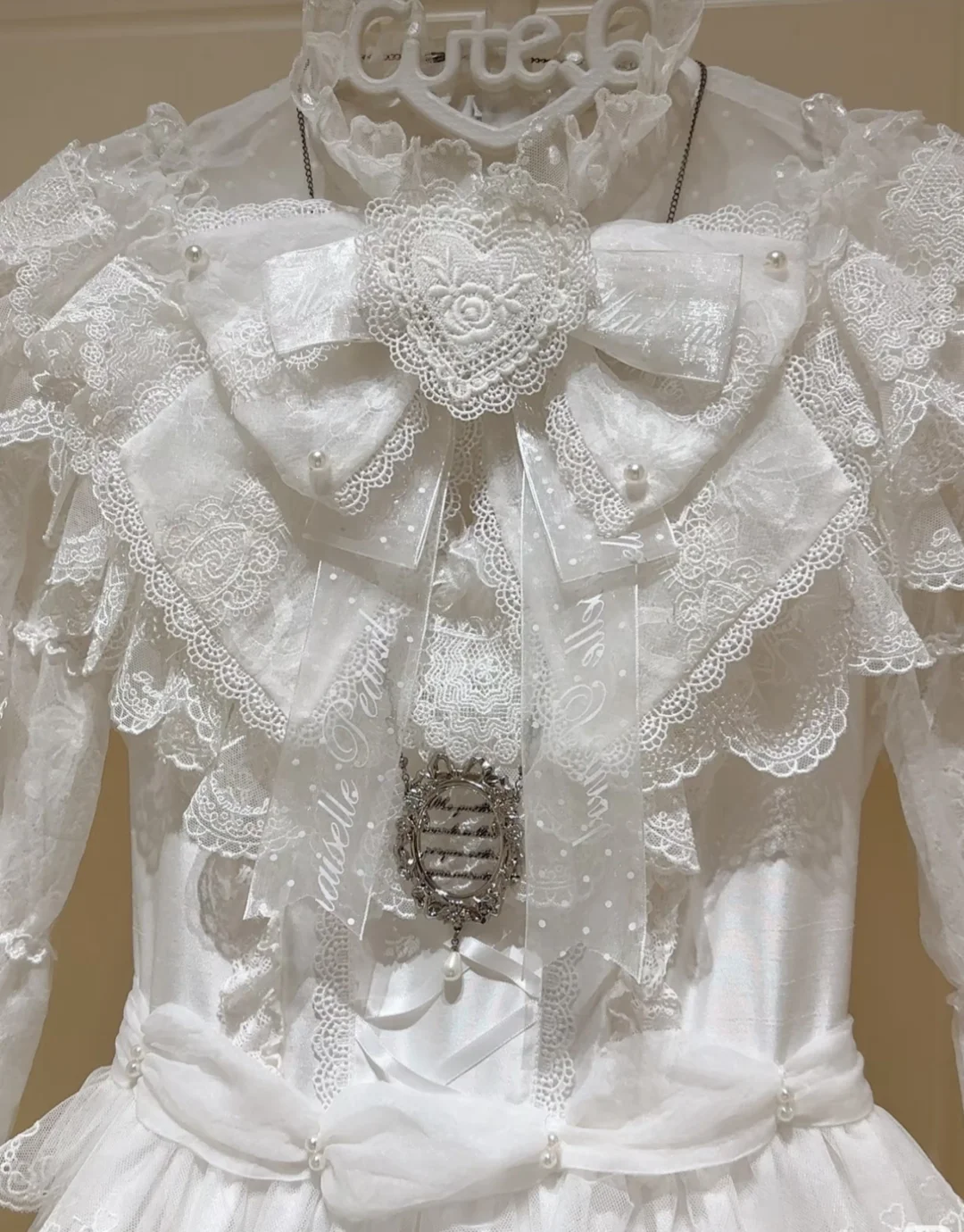 花匣新品 蕾丝人形