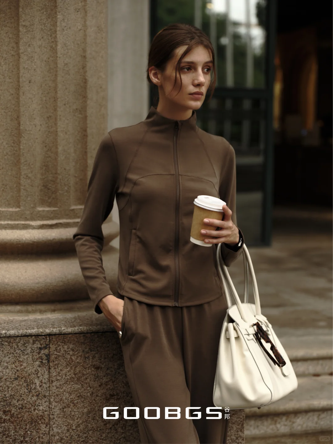 时尚与实用兼具的都市休闲轻运动风