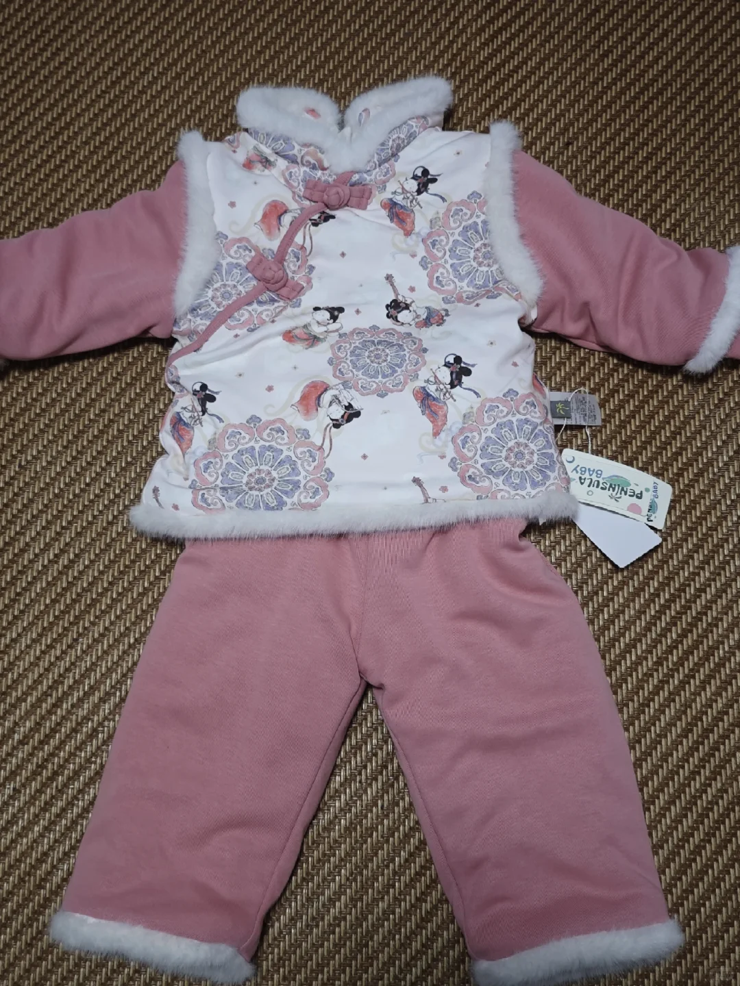 哪套周岁宴衣服好看