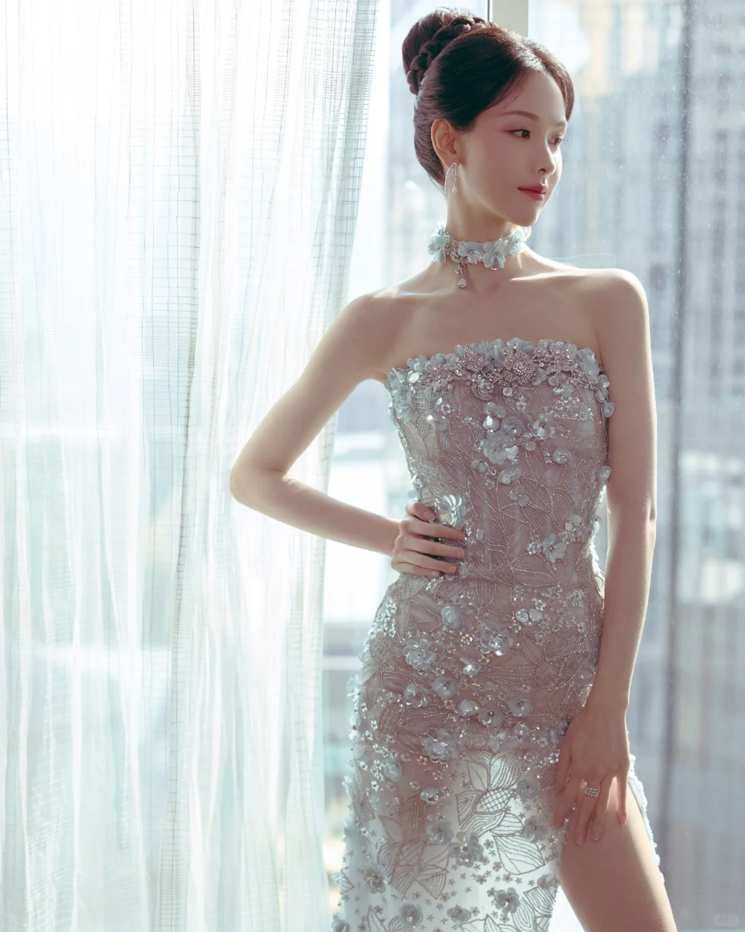 陈都灵 蓝裙拖尾开衩及腰