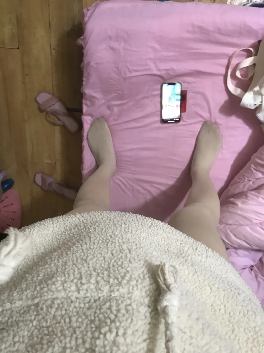 穿了穿了！我真的穿了。男生肤色裤袜穿搭！