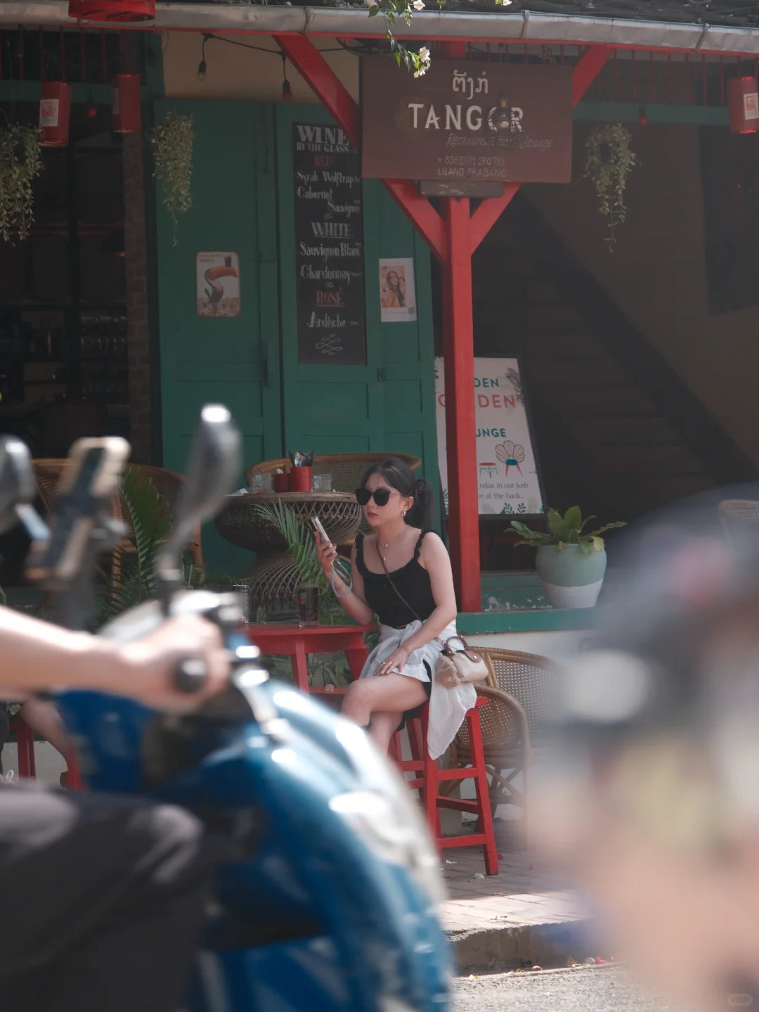 今天没有陪拍，是在老挝当站姐拍照的一天