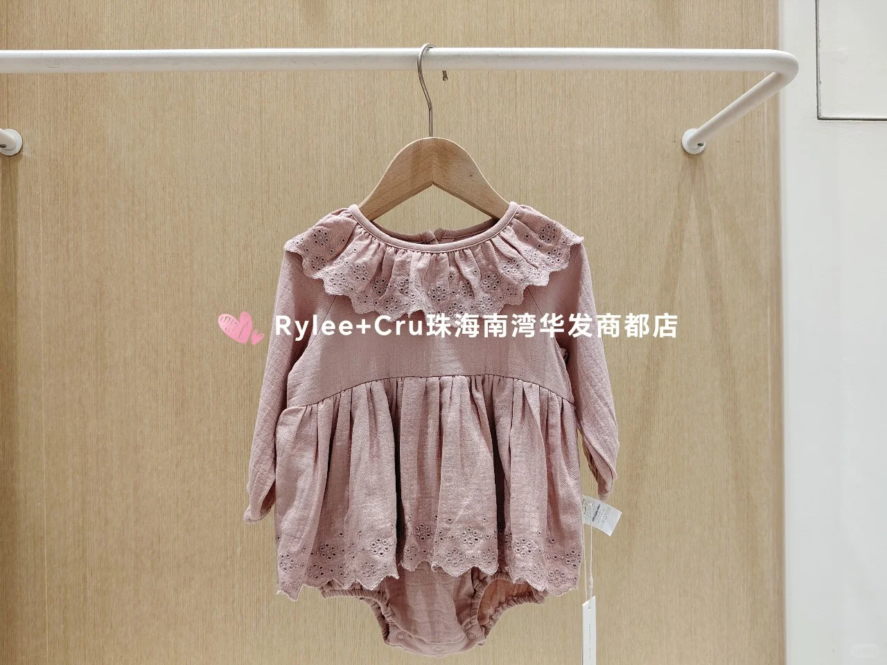 女宝宝可可爱爱的包屁裙