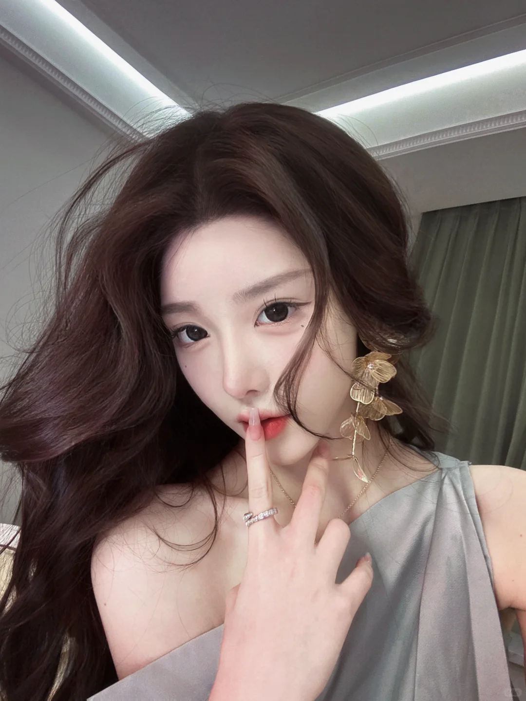 第一次当美女 手都P酸了