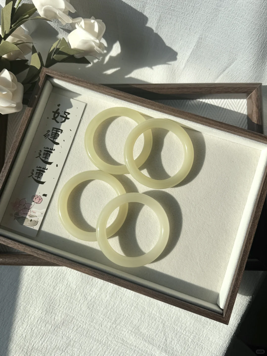 女生最爱显白暖调手镯