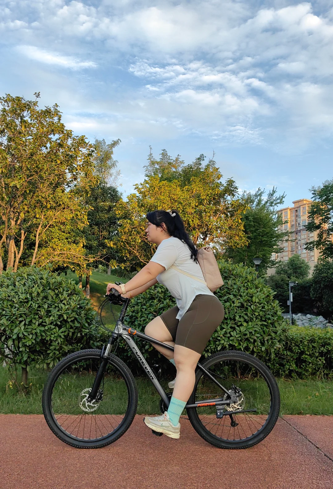 比起故作美丽 活得自在更胜一筹