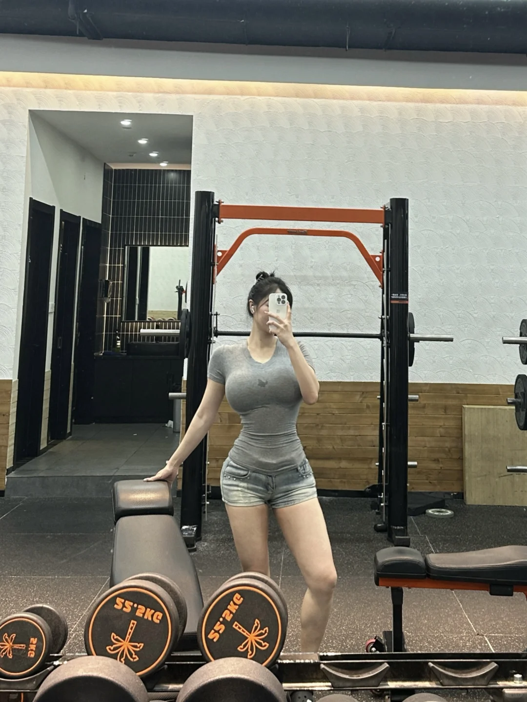 听说穿灰色更显大？