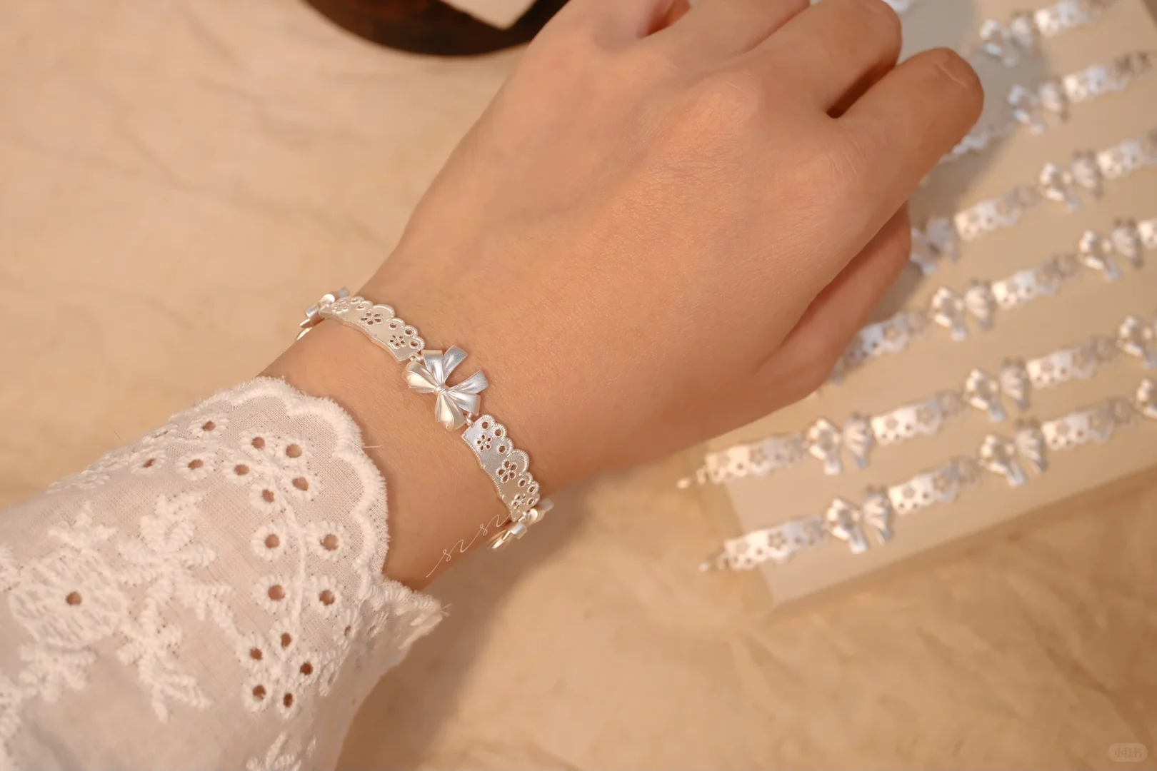 蕾丝蝴蝶结链镯明天新品上架啦