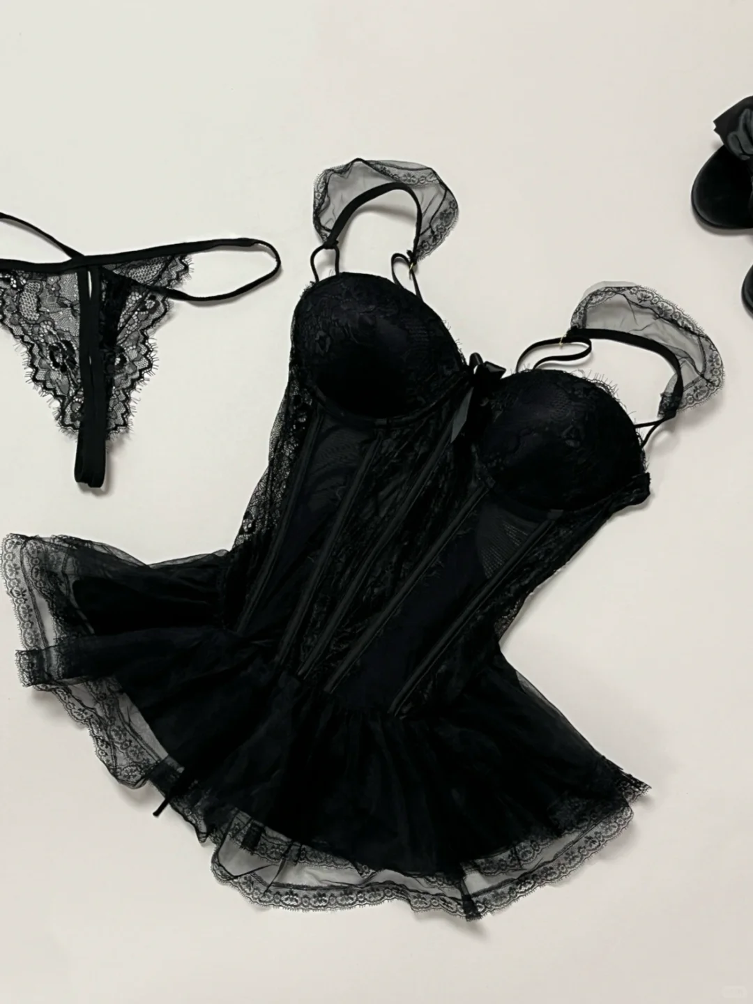 谁能懂这件鱼骨裙的美啊🖤🤍