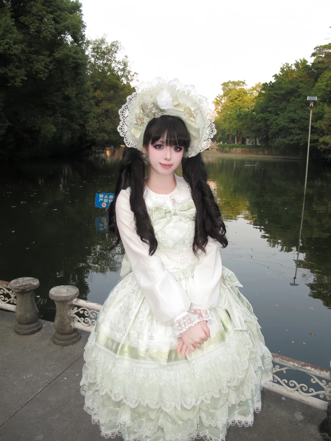 圣诞g若草，在湖边拍的，好美