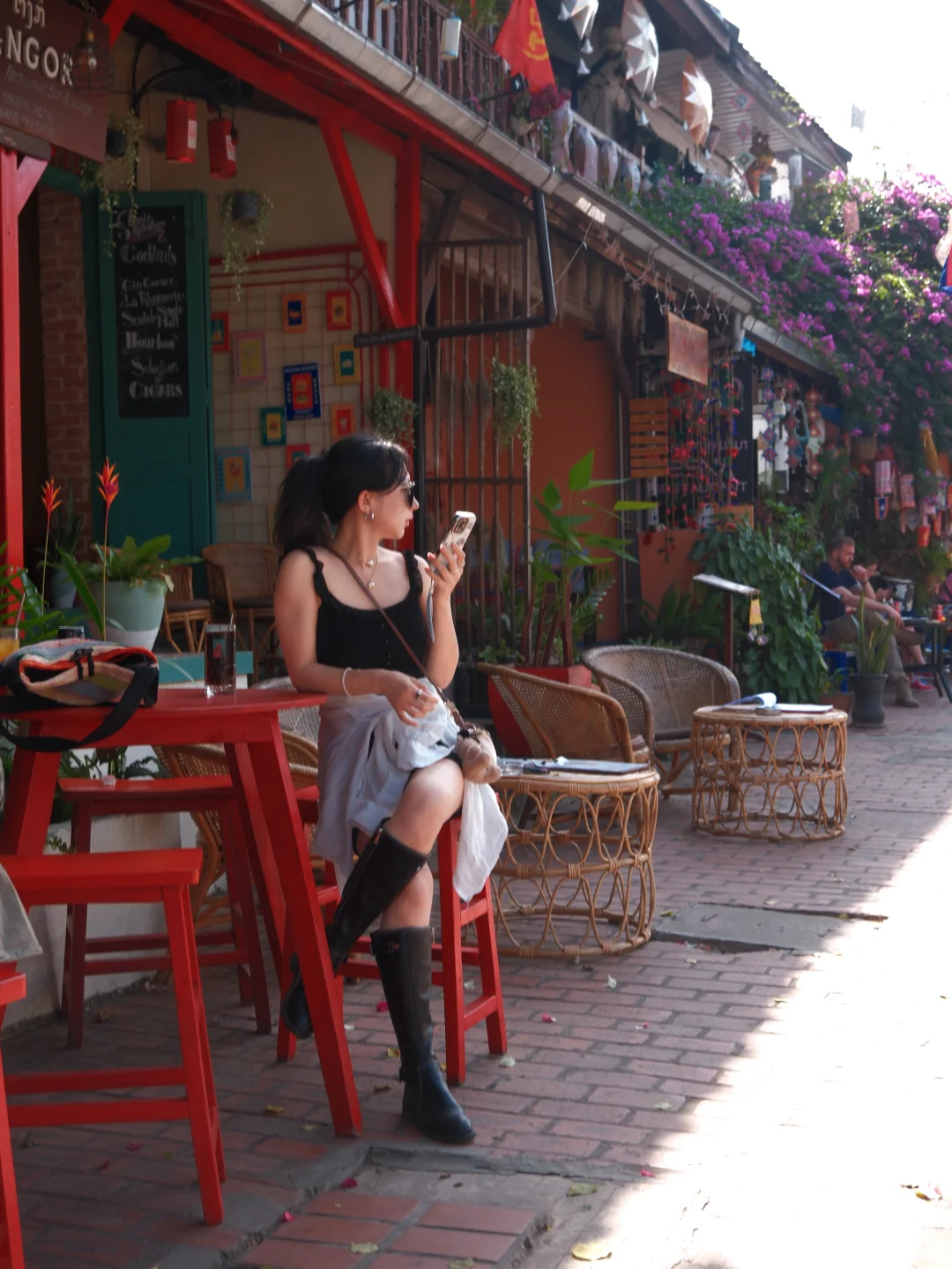 今天没有陪拍，是在老挝当站姐拍照的一天