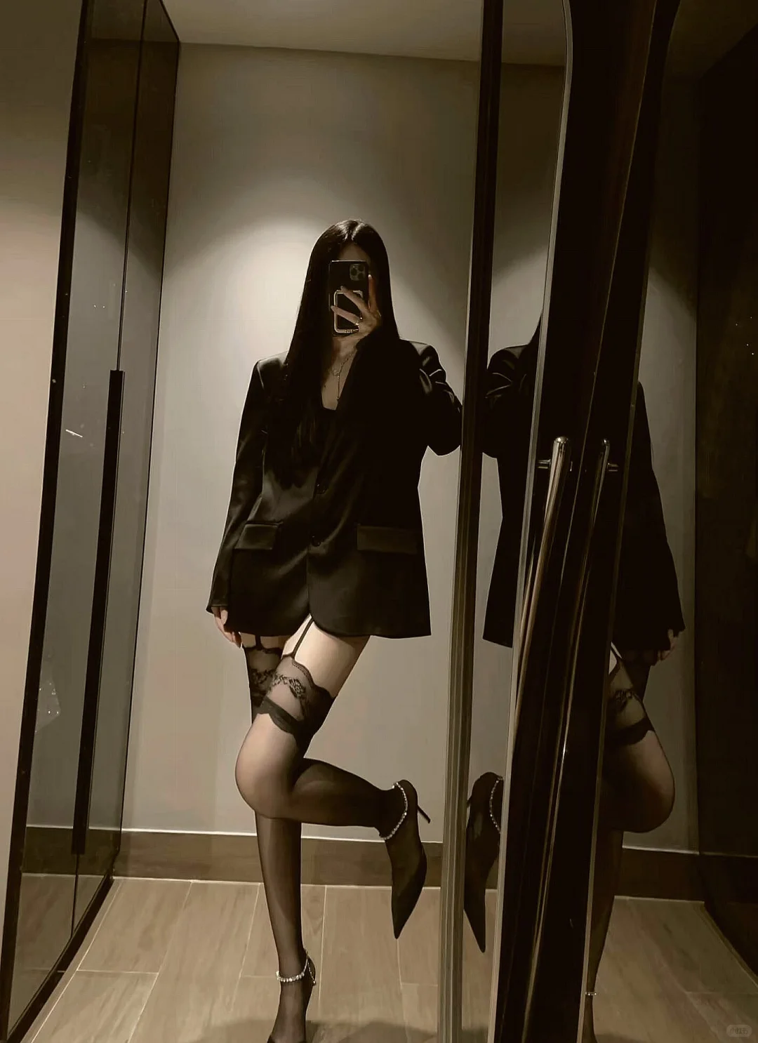 黑色丝袜，让你秒变御姐范😍