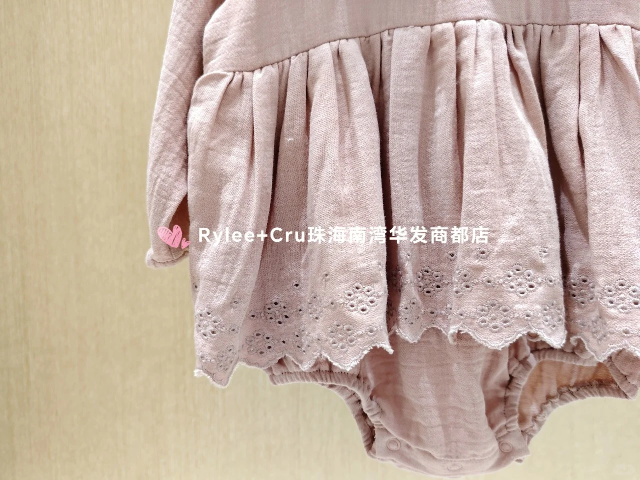 女宝宝可可爱爱的包屁裙