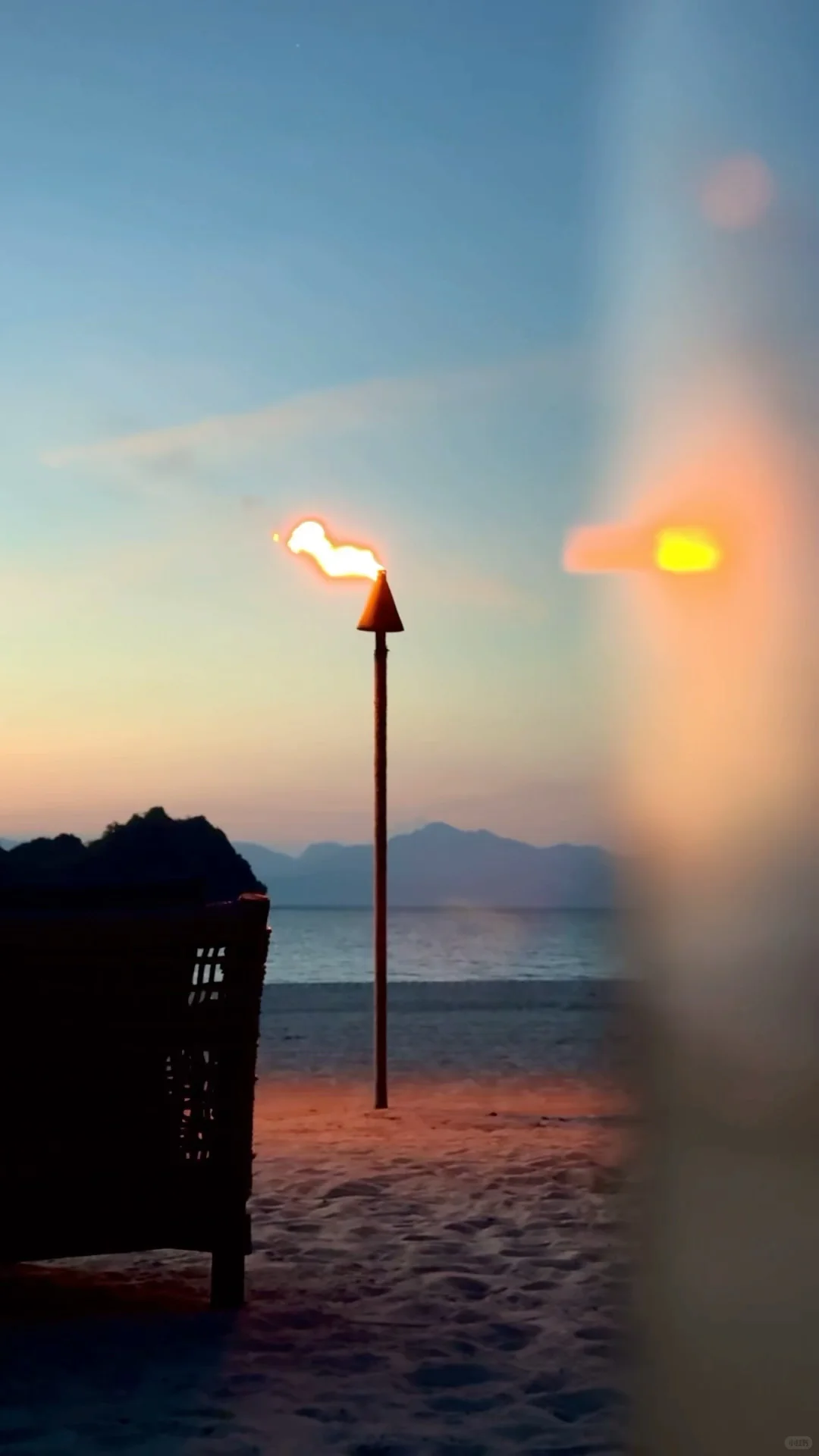 谁到海边穿衬衫啊 反正到最后都要tuo了