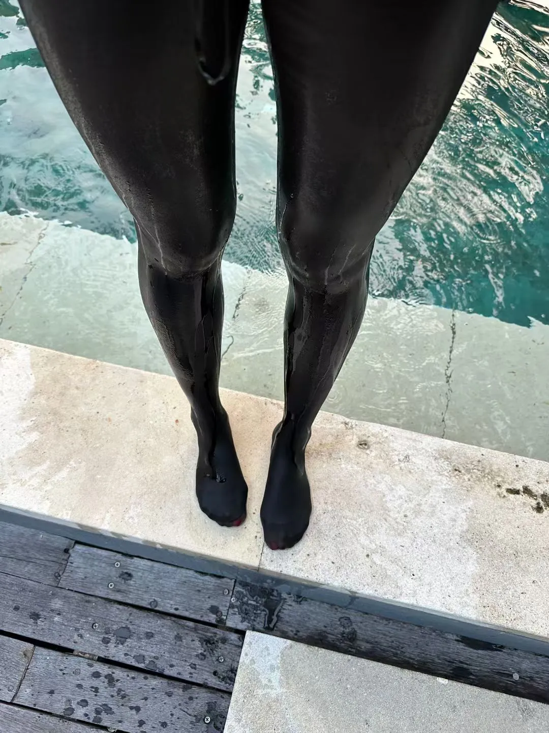 穿着游泳也没谁了吧