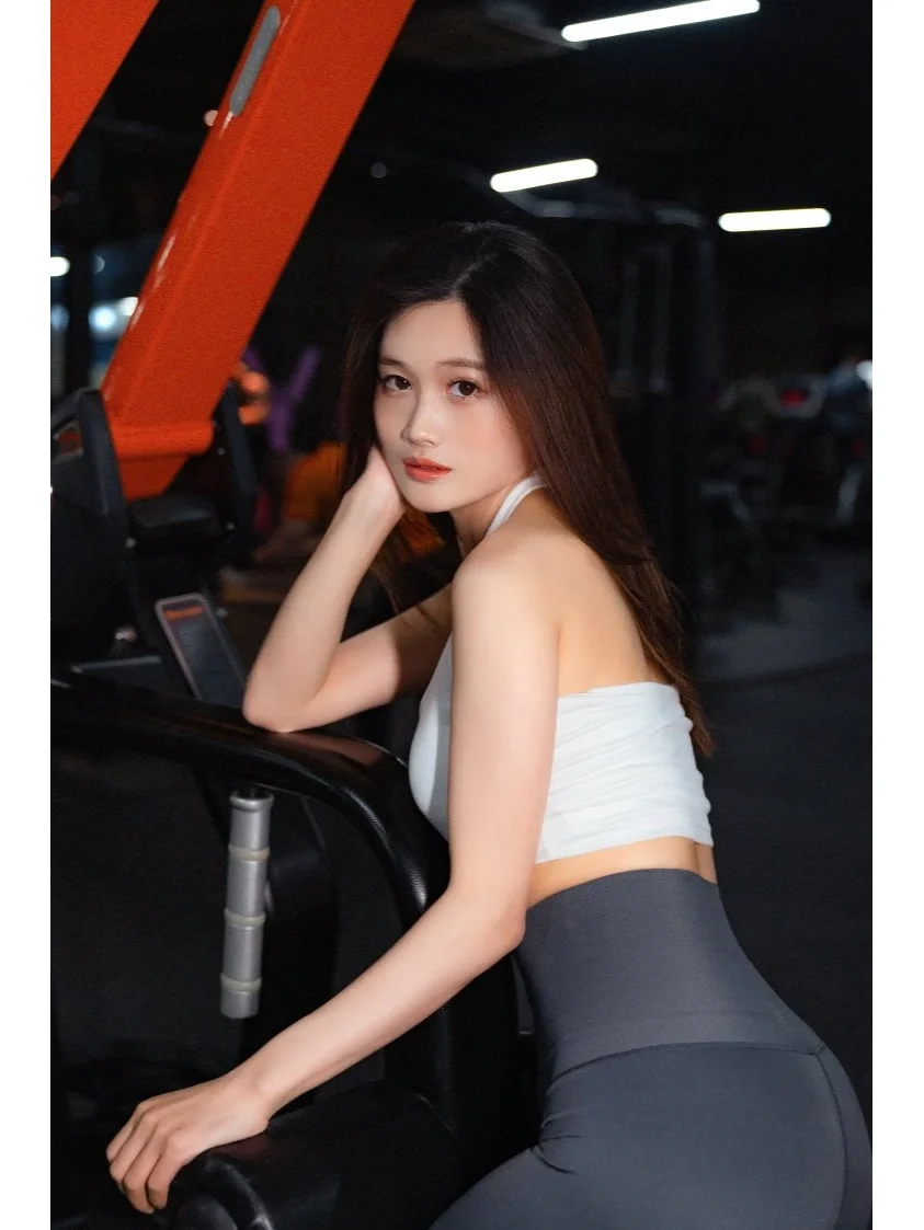 泳池女孩与健身女孩 | 武汉拍照