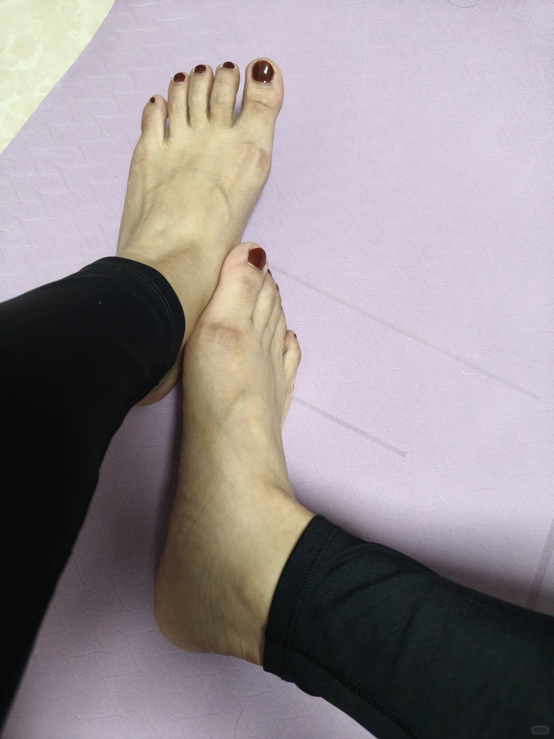 今日打卡~运动结束，瑜伽裤+白袜子