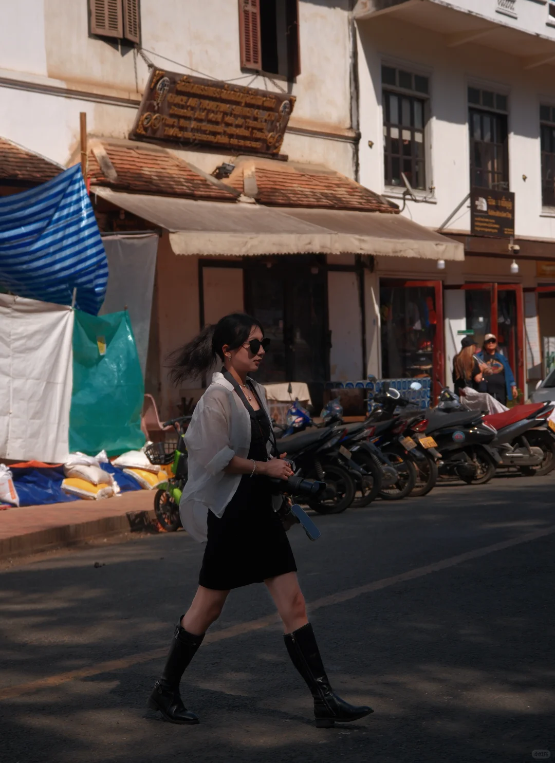 今天没有陪拍，是在老挝当站姐拍照的一天
