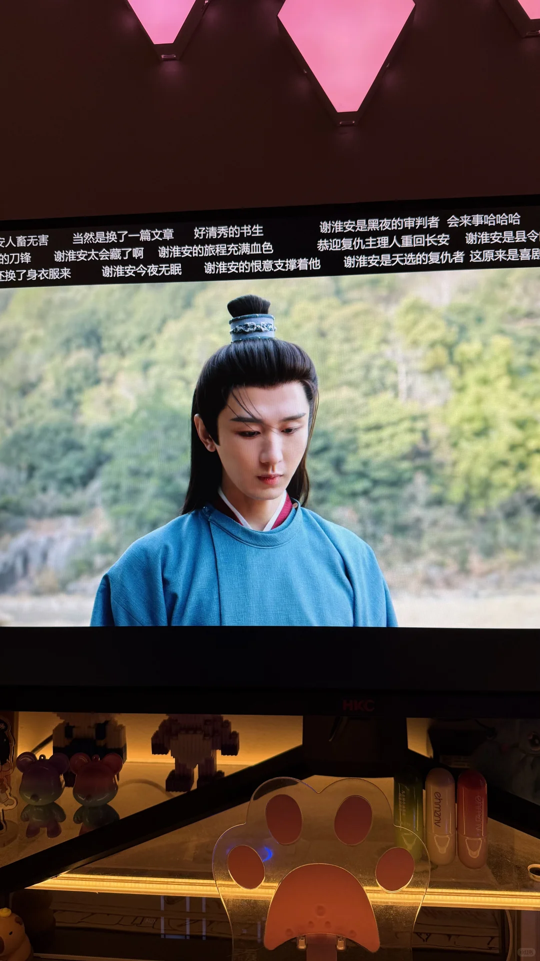 叽里咕噜说啥呐(๑•̌.•̑๑)ˀ̣ˀ̣光顾着看脸了