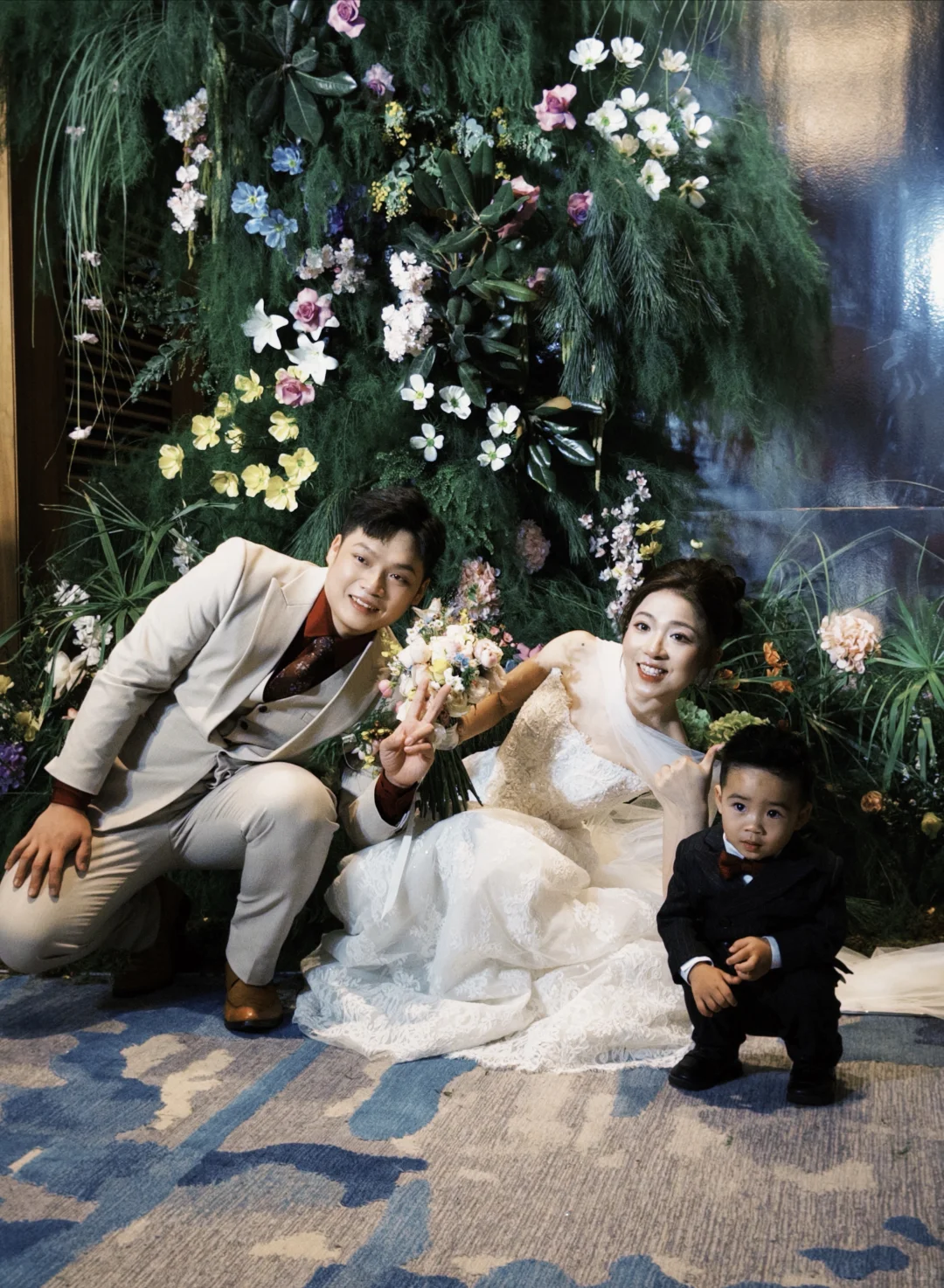 东莞婚纱礼服裙褂 婚礼 试纱 缎面蕾丝轻纱