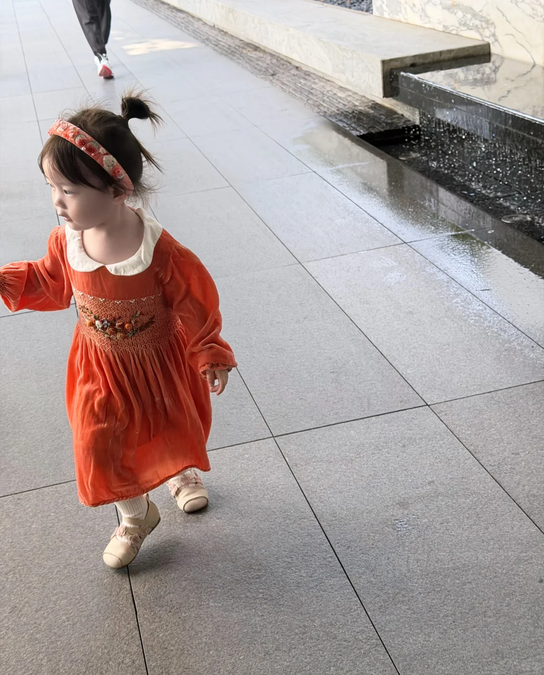 女鹅ootd 小女孩穿上桔裙子有多漂亮✨