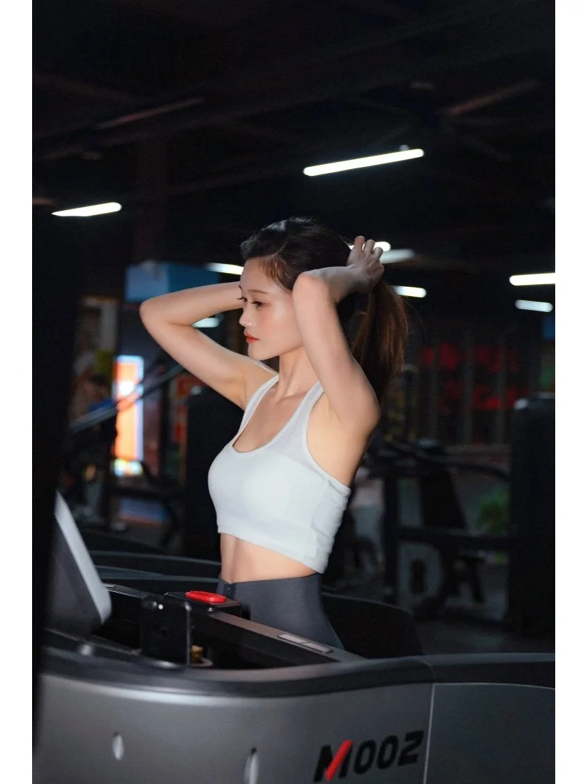 泳池女孩与健身女孩 | 武汉拍照