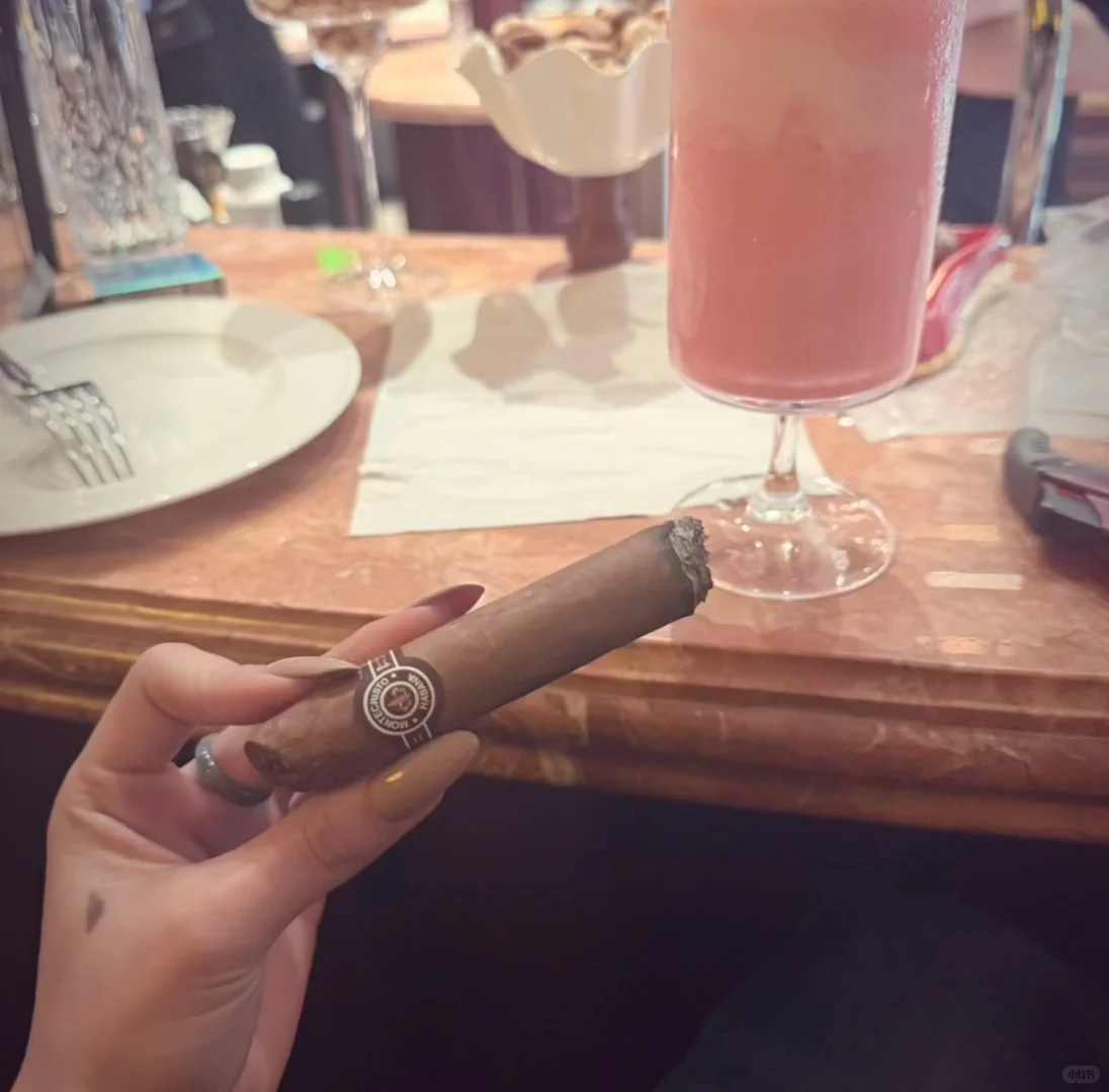 一定要做大哥的女人吗😄