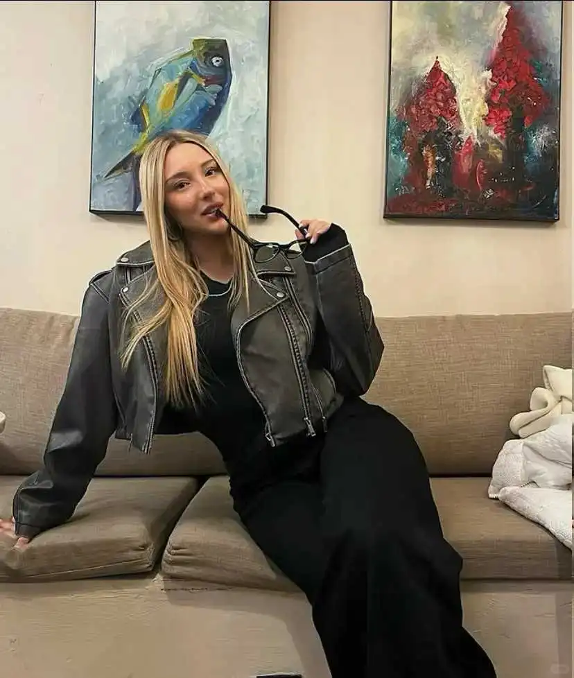 爱德华兹跪舔女篮球员遭前女友嘲讽