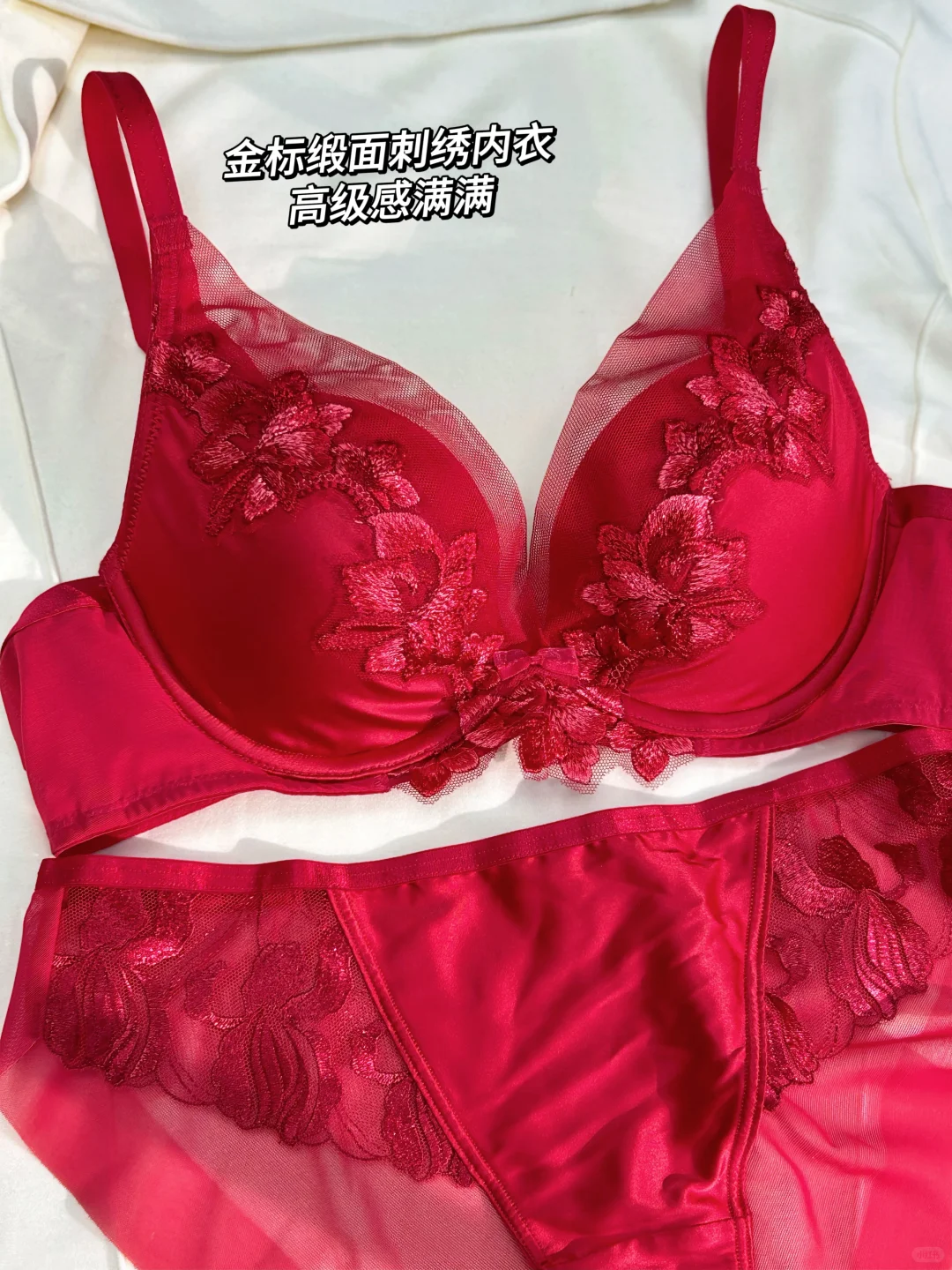 红色旺中女，给新年穿搭加一点红buff❗️