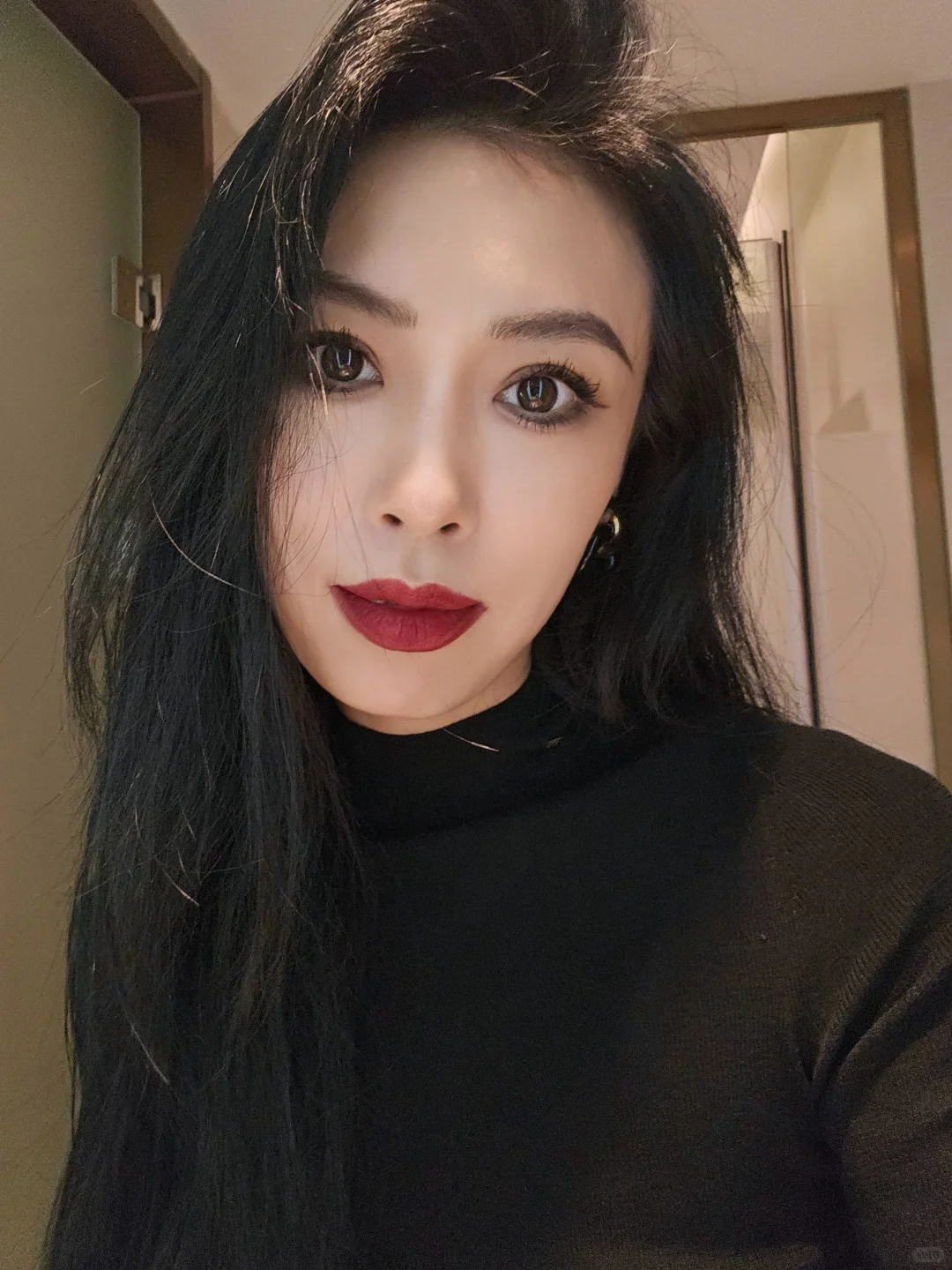 黑发红唇、御姐风、自拍🤳库存