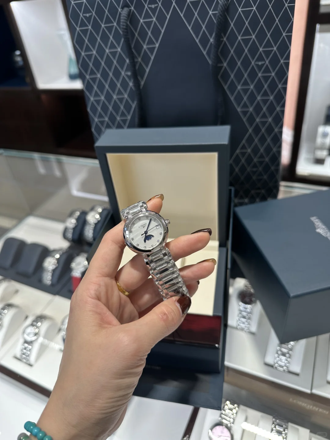 成都浪琴活动炸了，心月机械女闭眼冲！