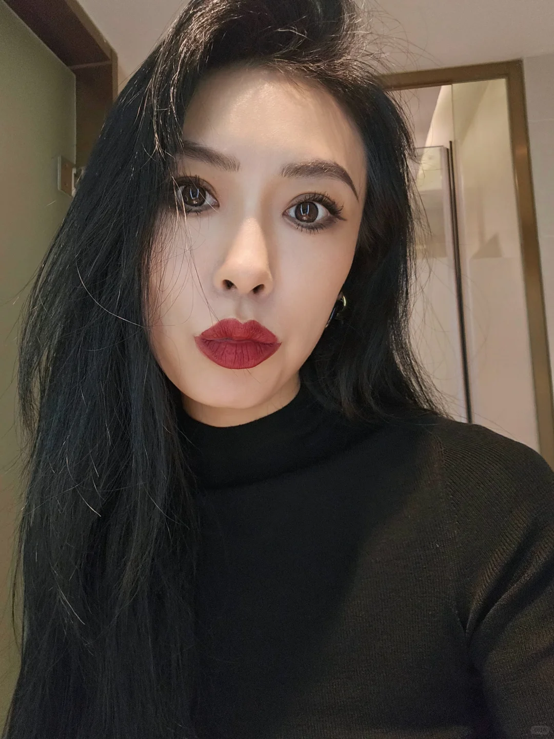 黑发红唇、御姐风、自拍🤳库存