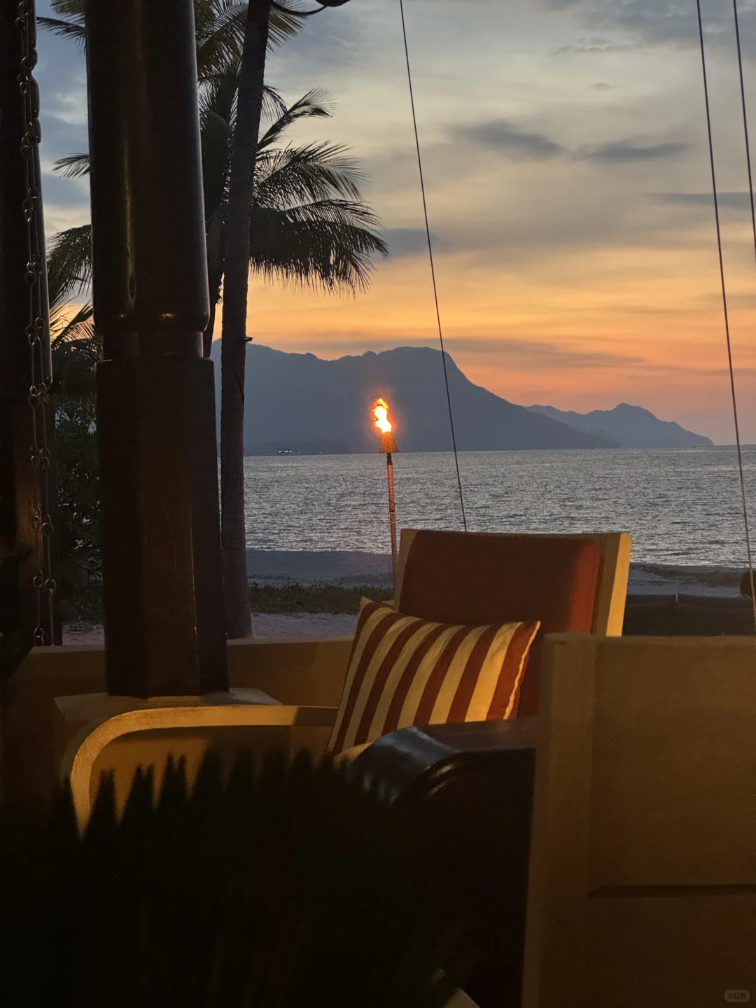 谁到海边穿衬衫啊 反正到最后都要tuo了