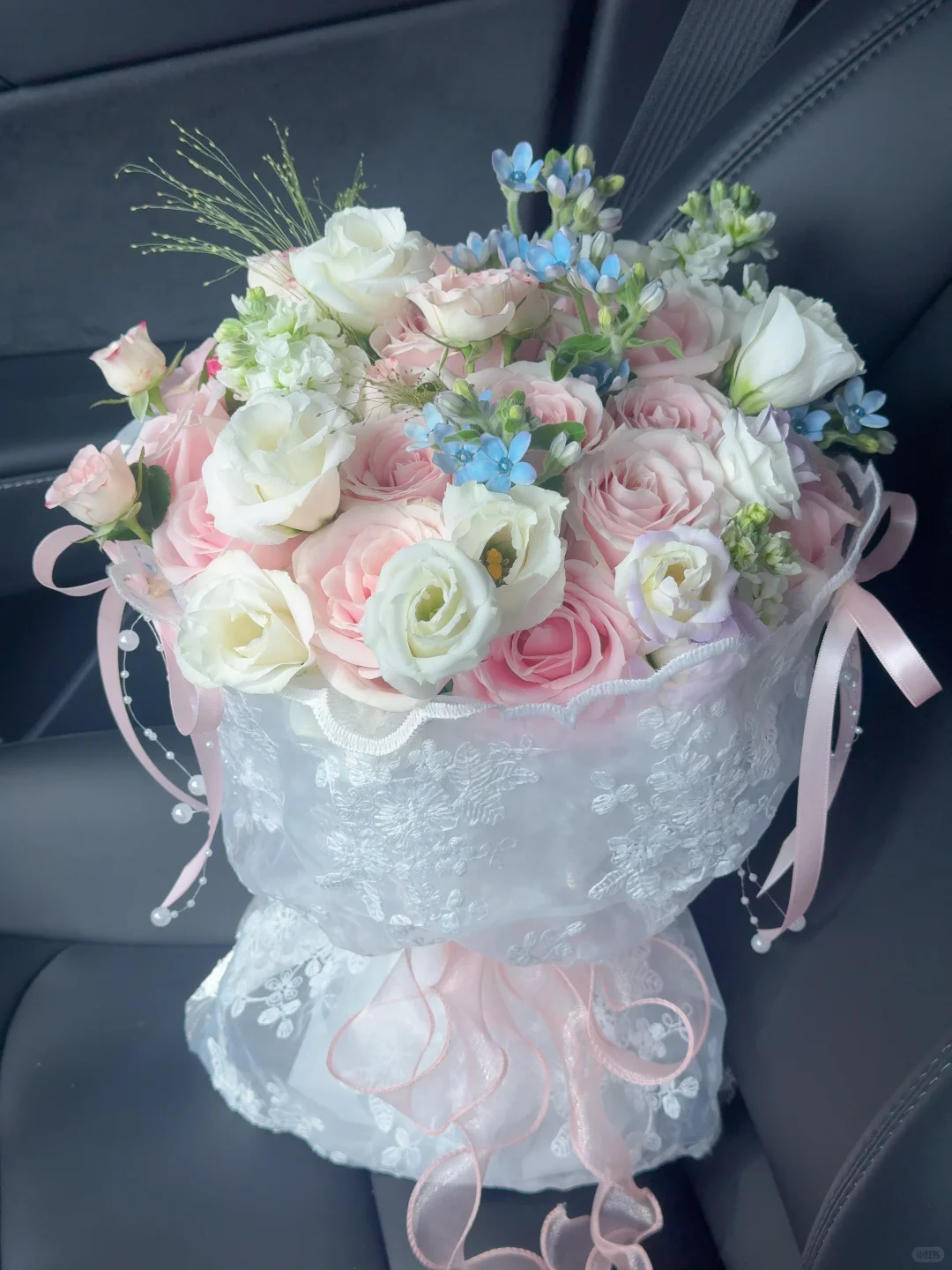 小香风花束，蕾丝包装粉色系花束，温柔系花束