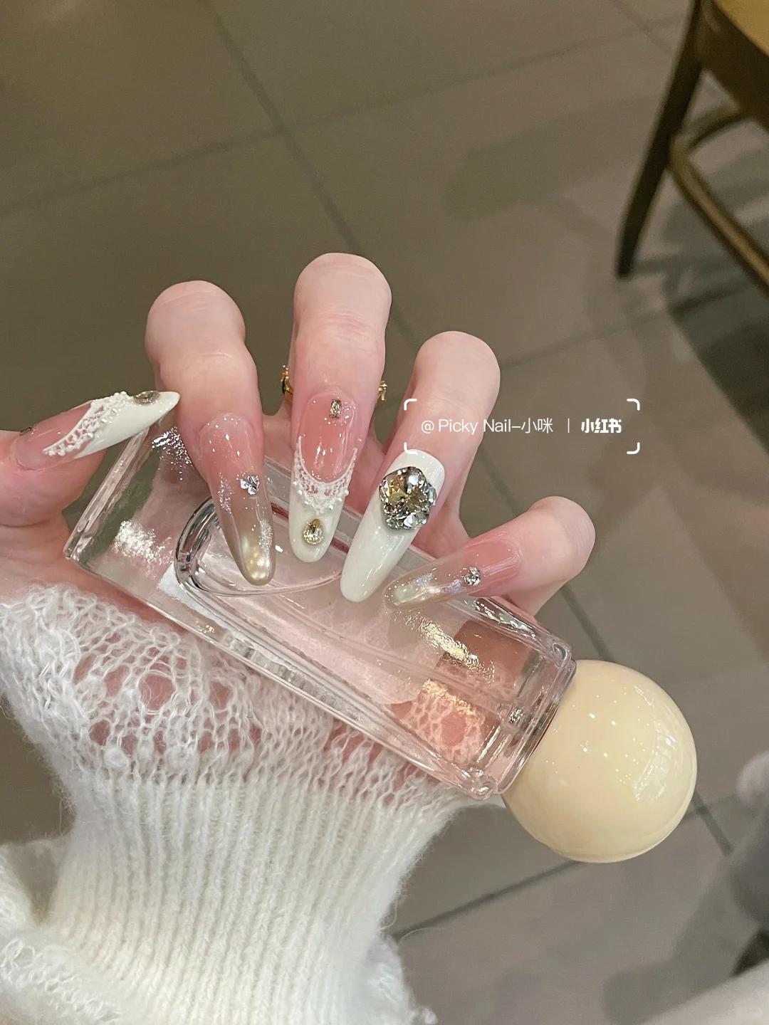 这款vintage白蕾丝美甲真的美得好权威...