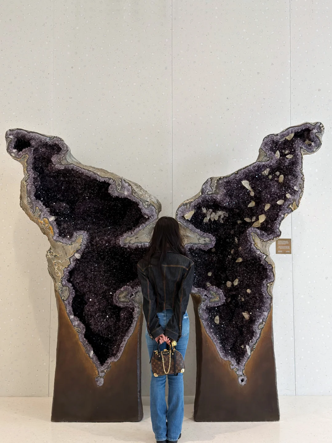 刘亦菲又寄来旅行明信片，身材好匀称！