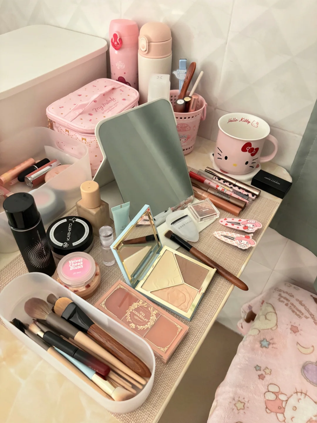 每天早起化妆打扮自己