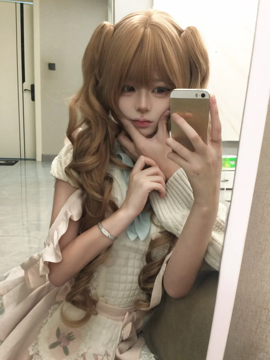 咬手指真的好涩