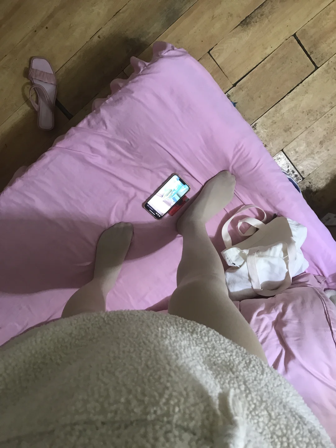 穿了穿了！我真的穿了。男生肤色裤袜穿搭！