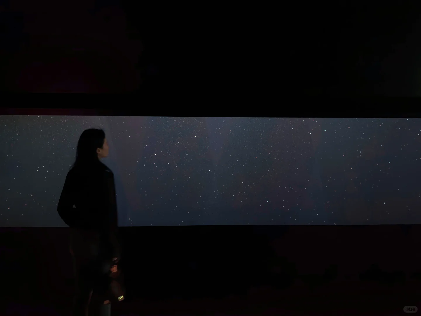 刘亦菲又寄来旅行明信片，身材好匀称！