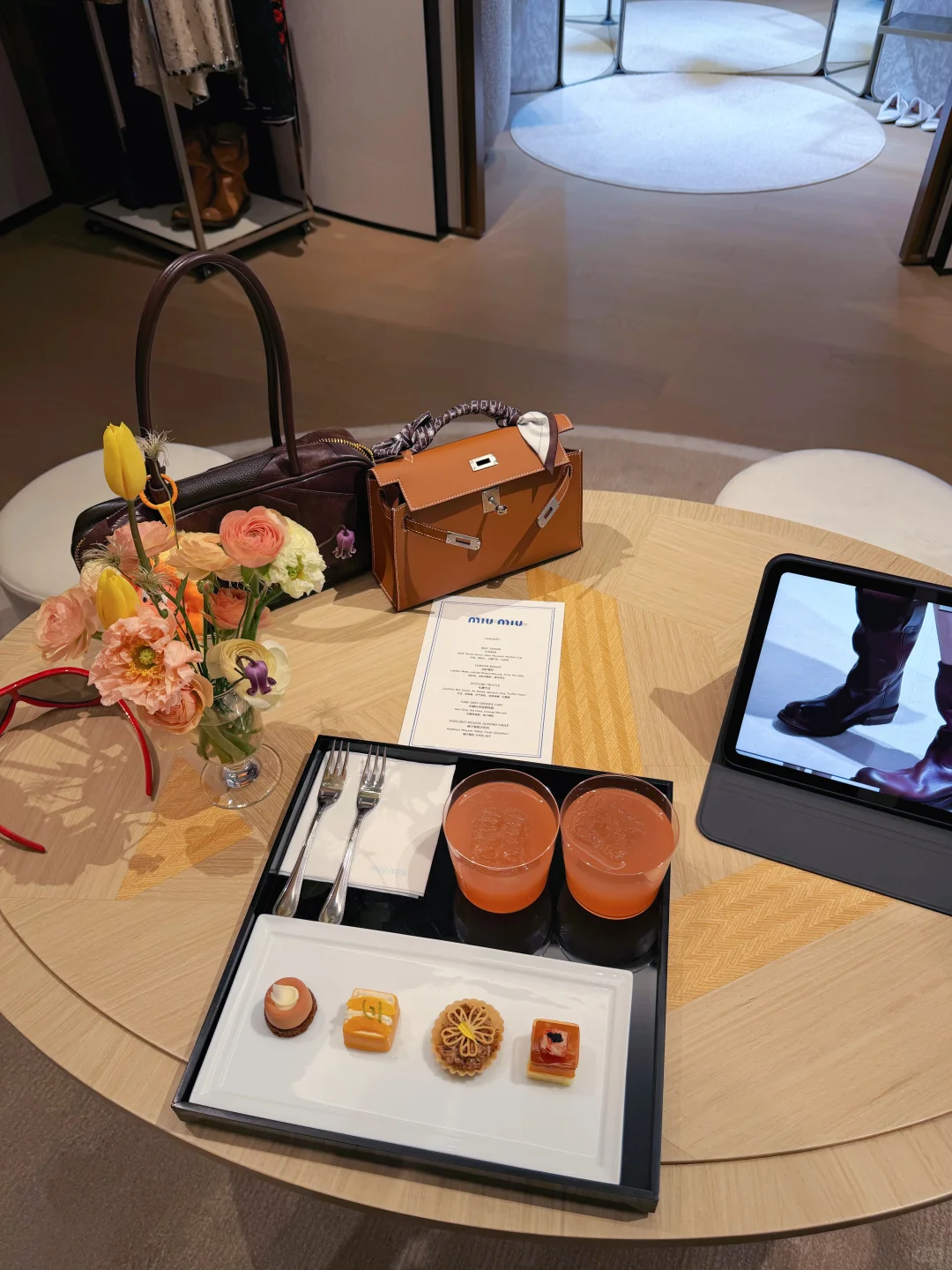 👯俺终究还是穿上了miumiu围裙！