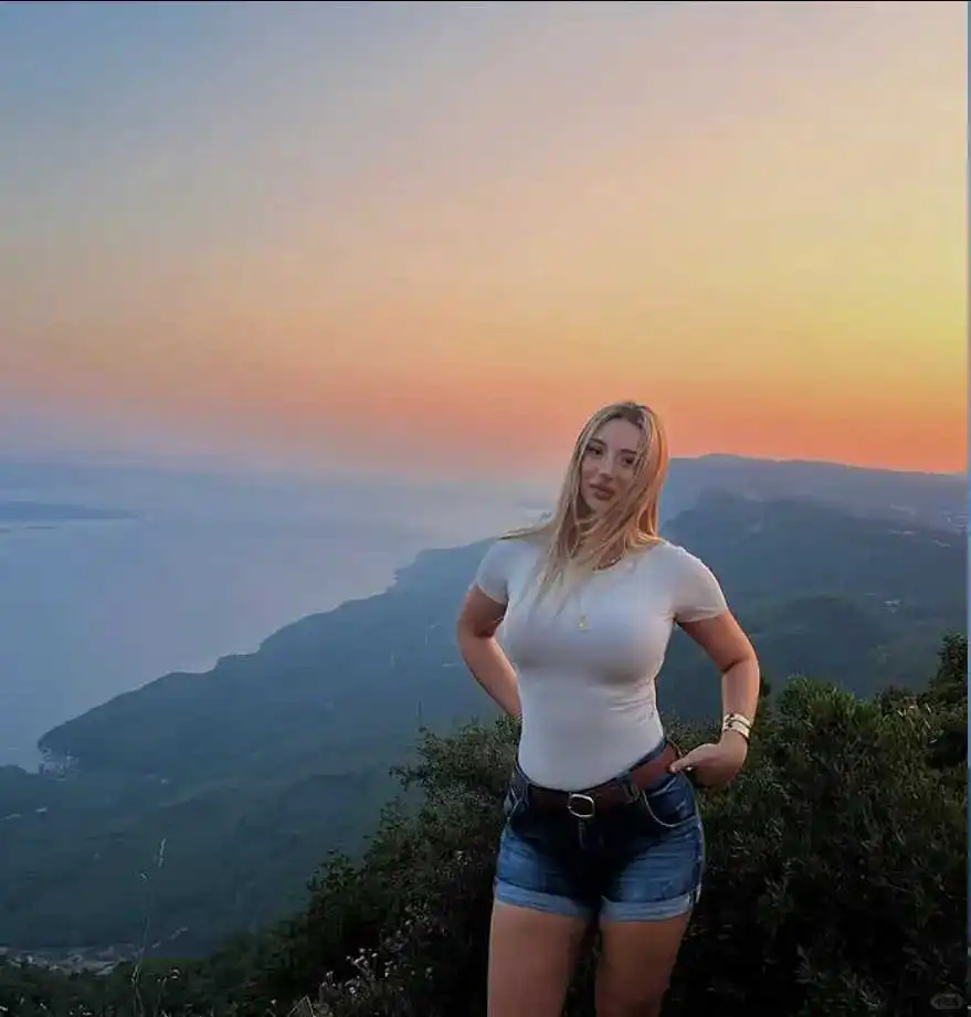 爱德华兹跪舔女篮球员遭前女友嘲讽