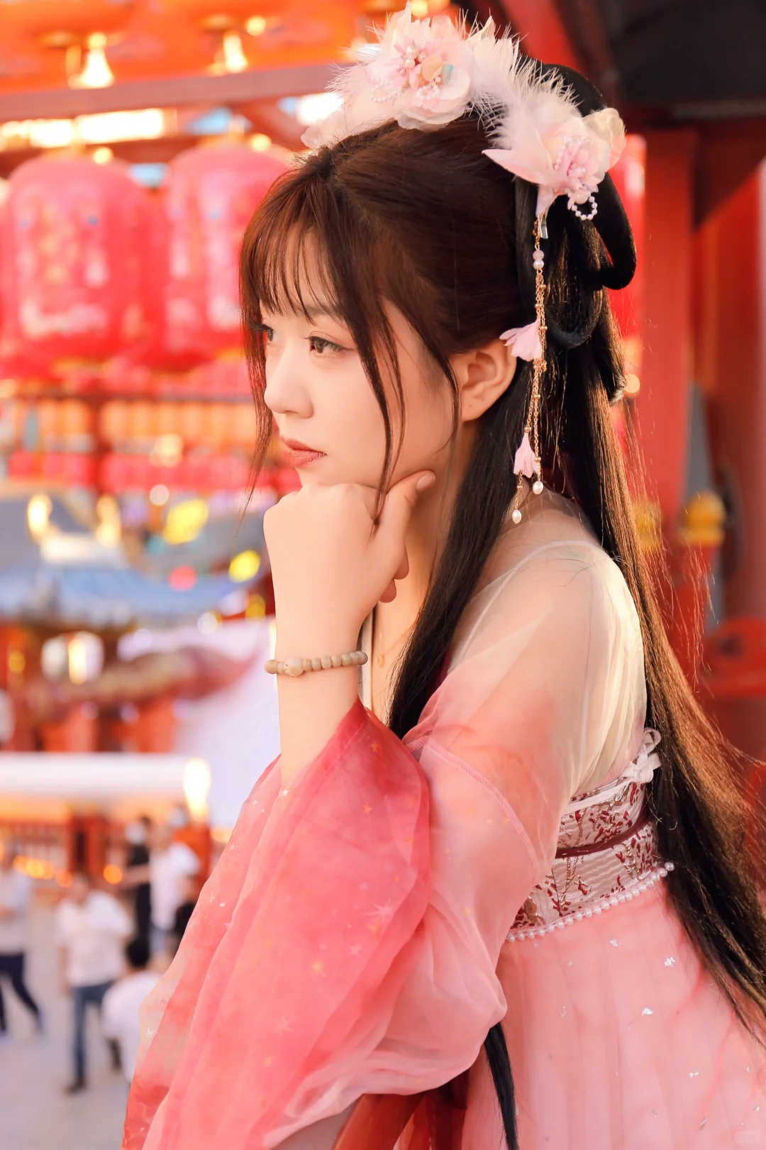 粉粉嫩嫩的古装女孩，刚满十八岁~