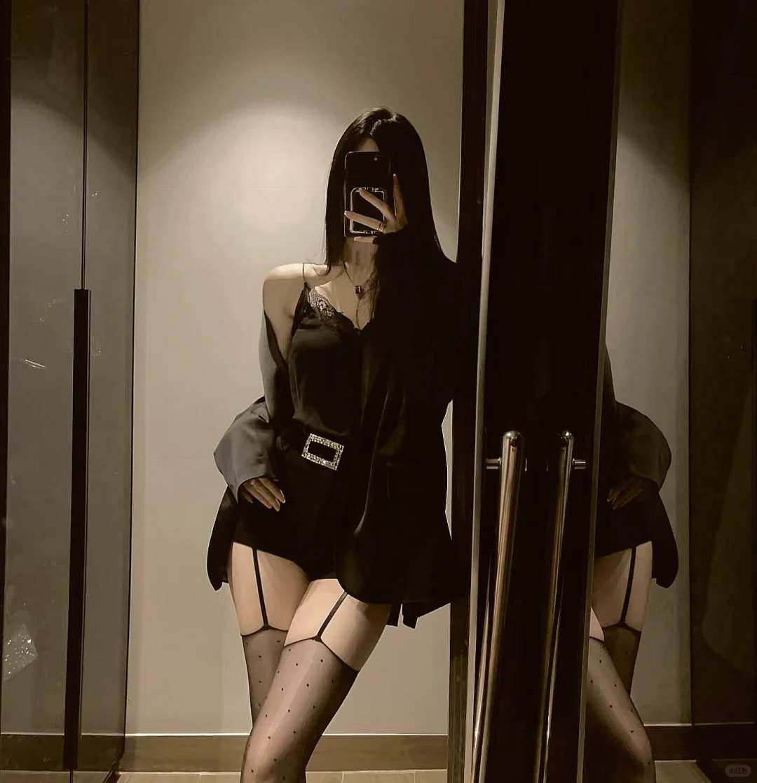 黑色丝袜，让你秒变御姐范😍